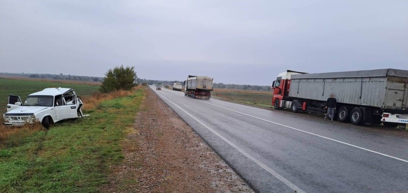 На Одещині легковик зіткнувся з вантажівкою: є загиблий