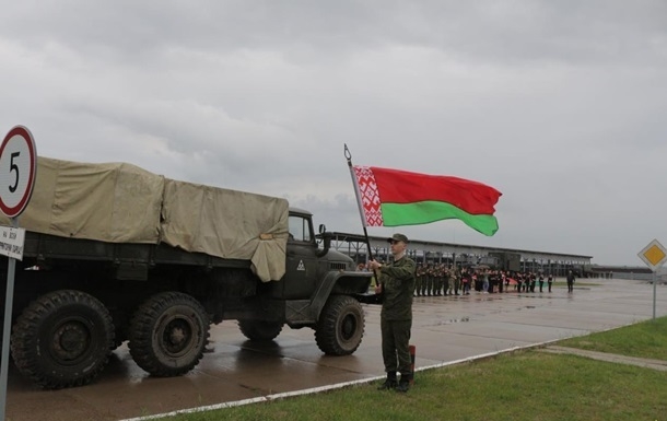 Беларусь отвела часть войск от границы, - соцсети