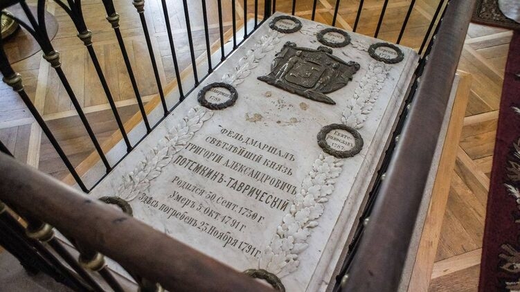 «Духовные реликвии»: оккупанты вывезли из Херсона останки Потемкина