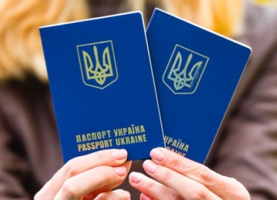 Украина запустит мобильные пункты для выдачи документов украинцам в трех странах
