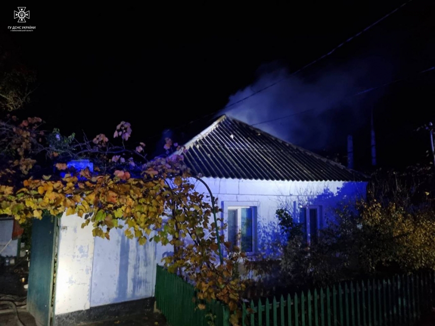 В Николаеве горела крыша частного дома