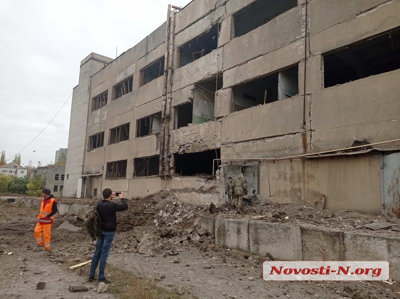 У Миколаєві ракета зруйнувала будівлю хлібопекарні (фото)