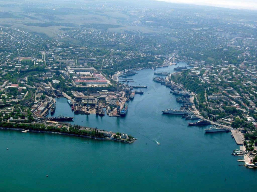 У Севастопольській бухті вибухнули чотири військові кораблі, - Геращенко