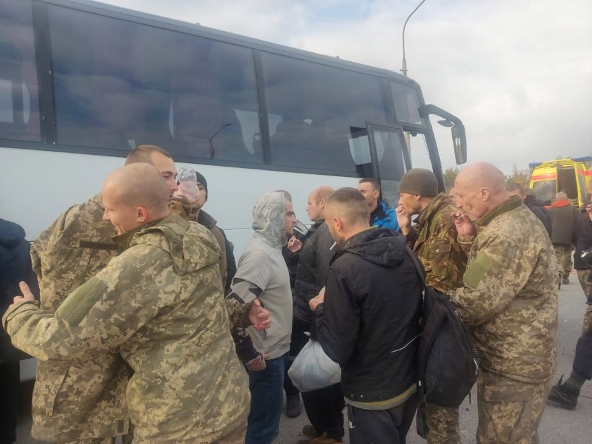 Украина освободила из плена еще 52 человек, в том числе защитников и врача из «Азовстали»