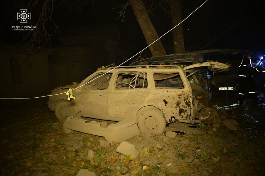Рятувальники показали наслідки ракетних ударів по центру Миколаєва (фото)
