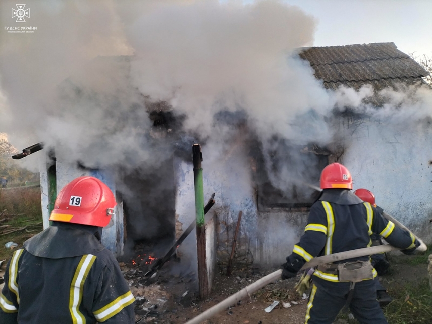 В двух населенных пунктах Николаевской области горели хозпостройки