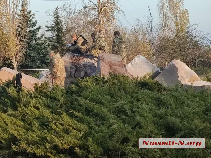 В Николаеве неизвестные взорвали обелиск «Скорбящая мать» (фото, видео)