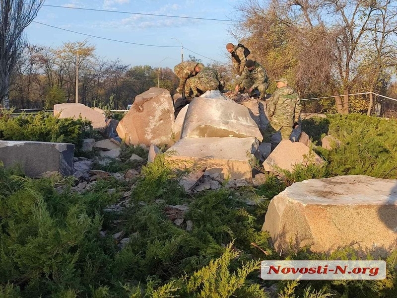 Мэр впервые прокомментировал взрывы памятников в Николаеве