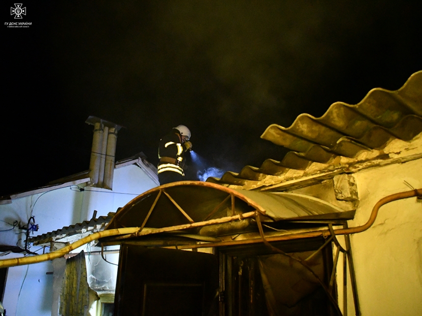 В Николаеве горел жилкоп: тушили 12 пожарных