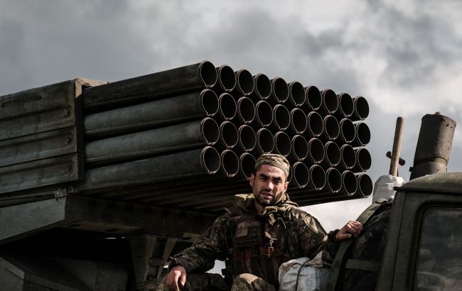 Интенсивные бои на Донбассе и попытки оккупантов удержаться на юге: карты боев на утро