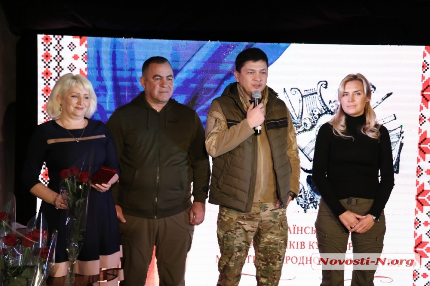 У миколаївському театрі нагородили найкращих працівників культури (фоторепортаж)