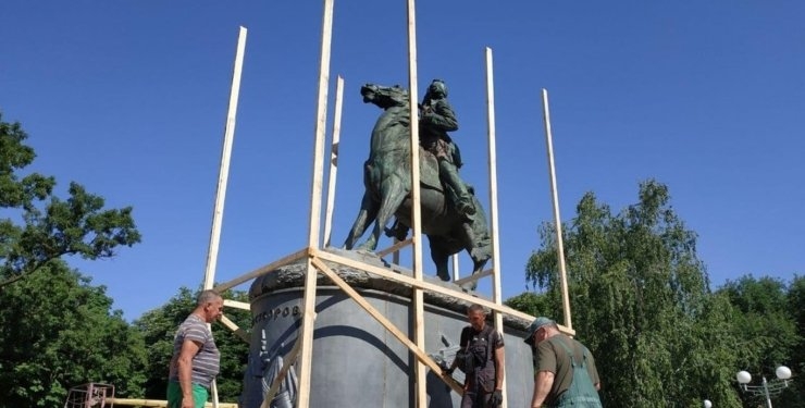 В Одесской области памятник Суворову перенесут на территорию водоканала