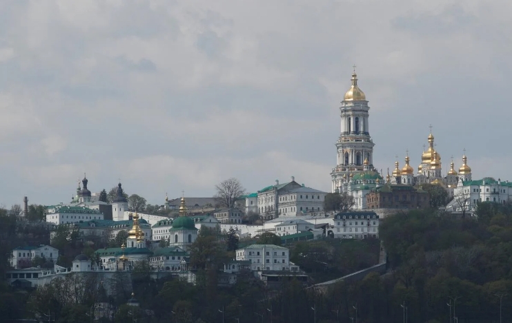 Священик показав, як у Києво-Печерській Лаврі співають пісні на славу Росії (відео)