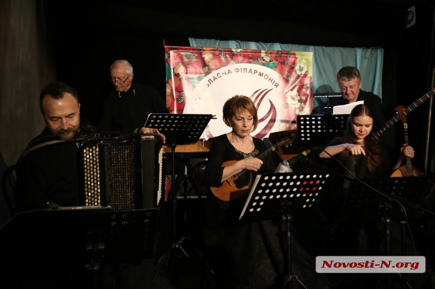 Від неаполітанських до українських пісень: у Миколаєві відбувся концерт ансамблю народних інструментів «Узори» (фото, відео)