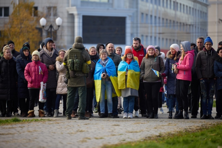 Як Зеленський у звільненому Херсоні взяв участь у піднятті прапора України (фоторепортаж)