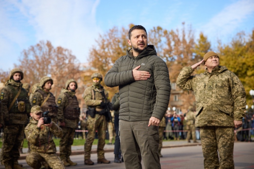 Як Зеленський у звільненому Херсоні взяв участь у піднятті прапора України (фоторепортаж)