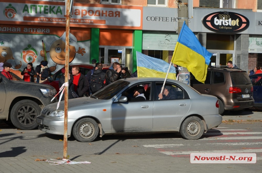 Как Херсон встречает украинских военных (фото, видео)