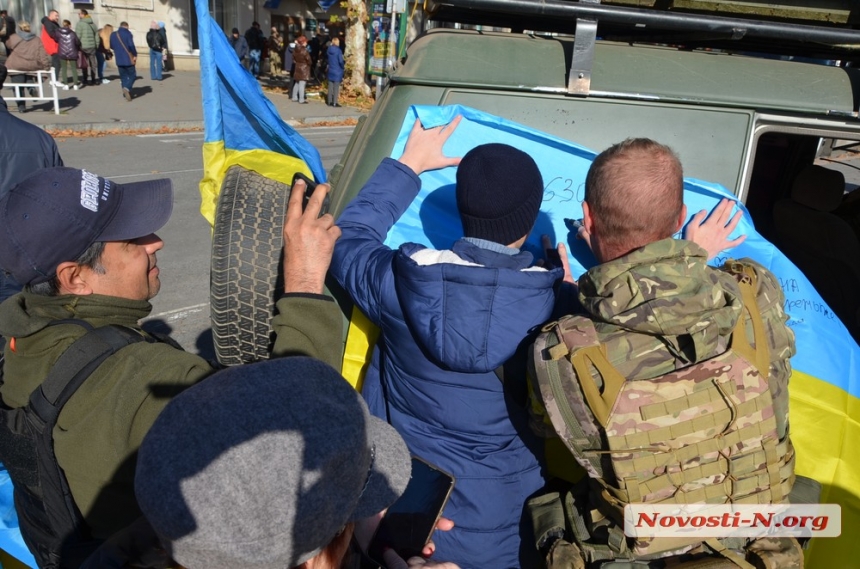 Як Херсон зустрічає українських військових (фото, відео)