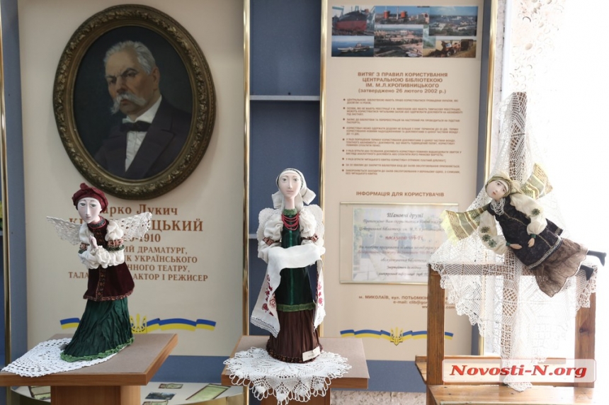 Ангелы из бумаги: в Николаеве открылась выставка Елены Маркитан (фото, видео)
