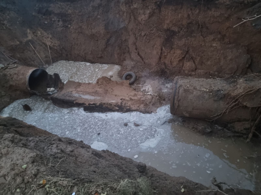 В Николаеве не будет воды и завтра – до основания разрушено 6 метров железобетонной трубы