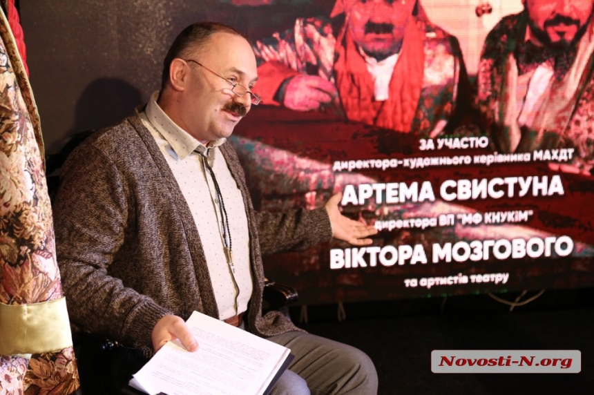 Два директори в одній ложі: квартирник на сцені миколаївського театру (фоторепортаж)
