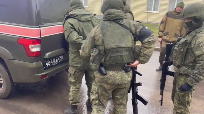 В России демонстративно задержали двух солдат: отказались ехать на войну