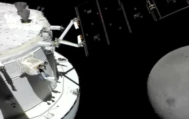 Космічний корабель Orion на мінімальній висоті облетів Місяць (відео)