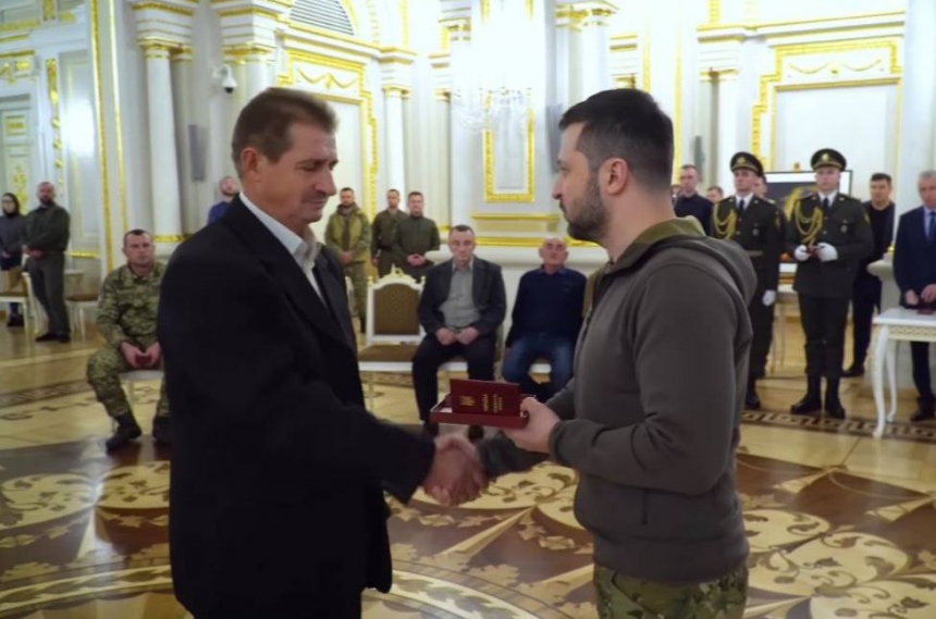 Житель Снигиревки получил государственную награду от Президента