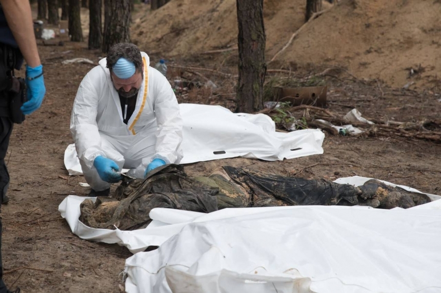 На освобожденных территориях Николаевской и Херсонской областей найдены захоронения с 200 погибшими