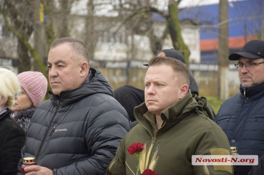 В Николаеве почтили память жертв Голодоморов (фоторепортаж)