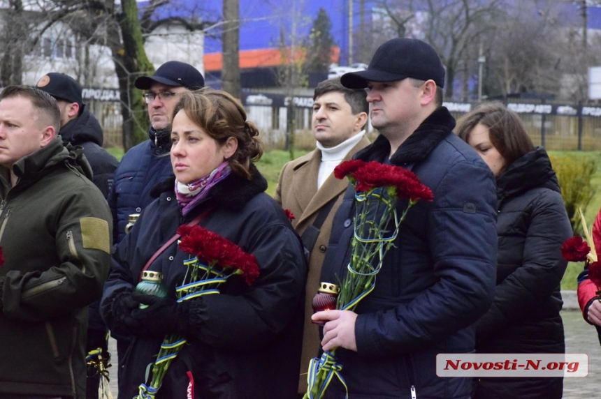В Николаеве почтили память жертв Голодоморов (фоторепортаж)