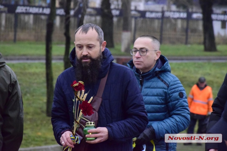 В Николаеве почтили память жертв Голодоморов (фоторепортаж)