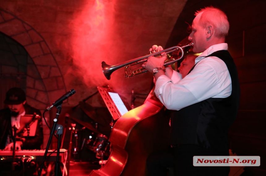 Вечір у джазових ритмах: у Миколаєві Perfomane Band відіграв довгоочікуваний концерт (фоторепортаж)