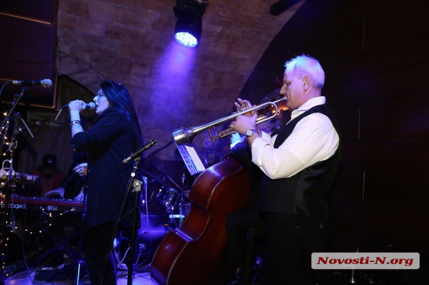 Вечер в джазовых ритмах: в Николаеве Perfomane Band отыграл долгожданный концерт (фоторепортаж)