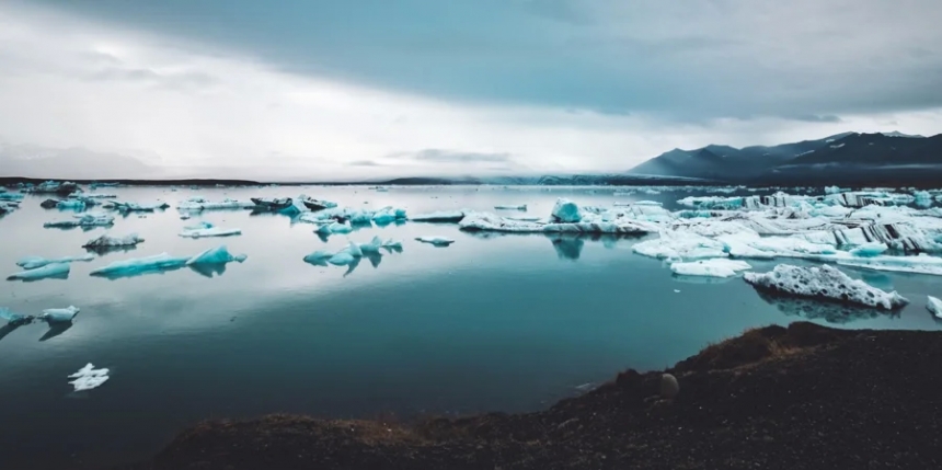 Льодовики, що тануть, звільняють приголомшливу кількість невідомих бактерій, - вчені