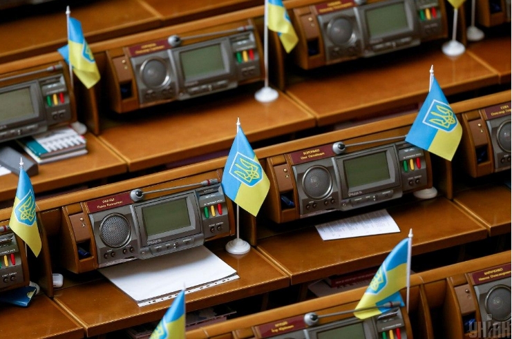 Рада позбавить мандатів близько 10 нардепів, які втекли з України