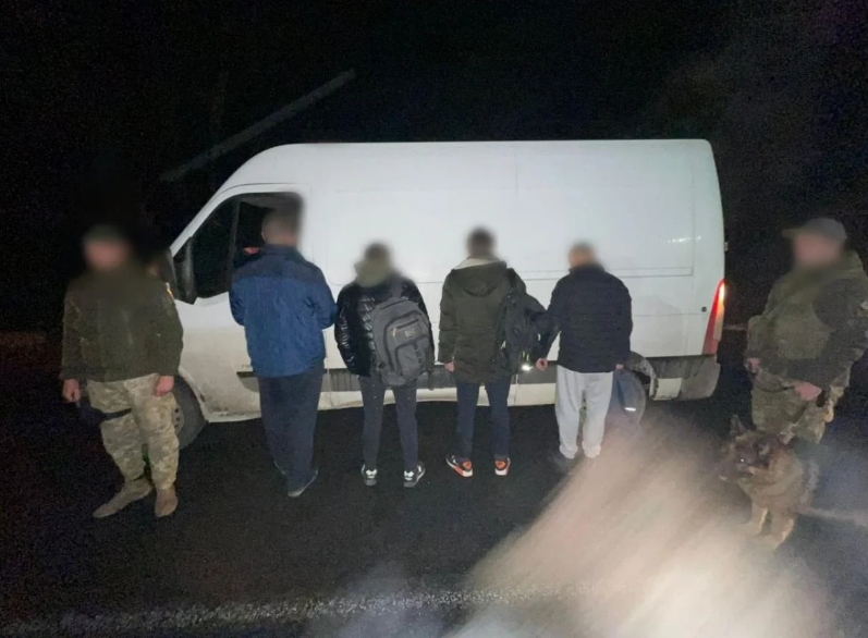 На границе с Румынией задержаны трое мужчин призывного возраста вместе с перевозчиком