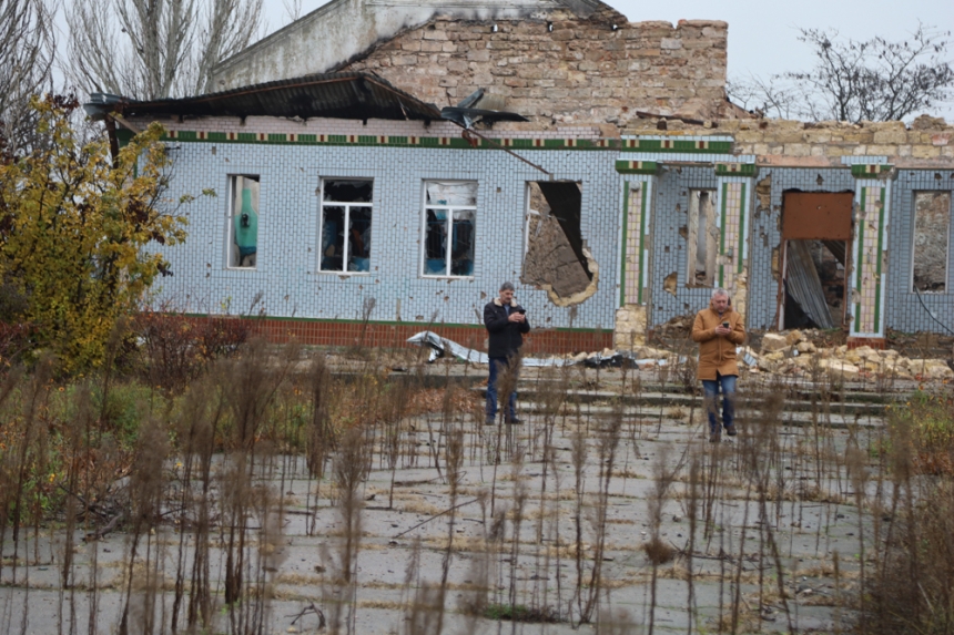 «На линии огня»: как выглядит село на границе Николаевской и Херсонской областей (фото)