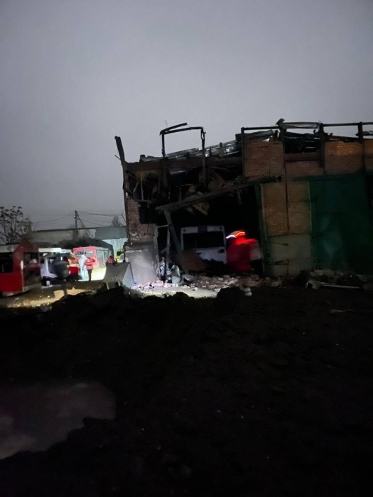 У Миколаєві росіяни вдарили по транспортній базі: горіли автобуси (фото)