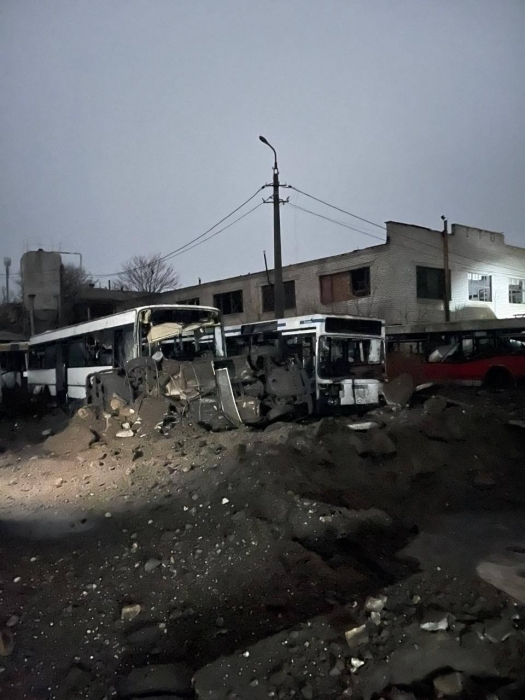 У Миколаєві росіяни вдарили по транспортній базі: горіли автобуси (фото)