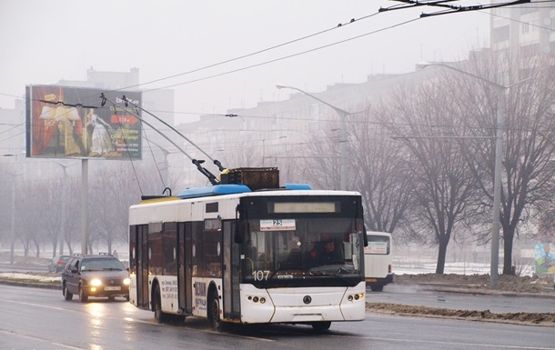 У Львові зледеніння контактної мережі паралізувало роботу електротранспорту