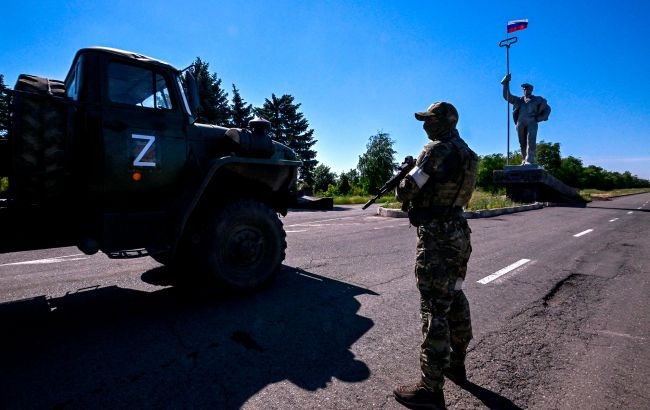 У Маріуполі на техніці росіян помітили нові позначки