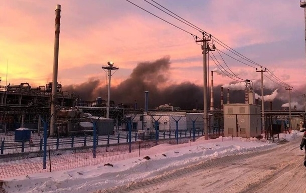В РФ произошел масштабный пожар на складе с каучуком (видео)
