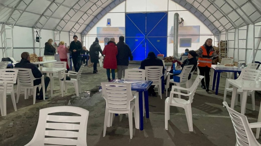 Тепло, электричество и свежий хлеб: в Николаеве развернули для горожан палатку площадью 200 м2