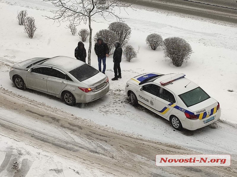 Врезался в автомобиль