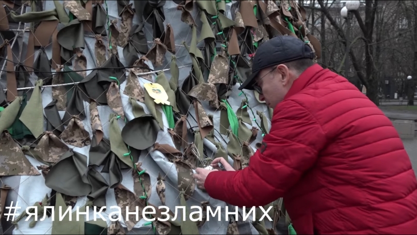 Миколаївців запрошують нарядити «ялинку незламних» своїми новорічними іграшками