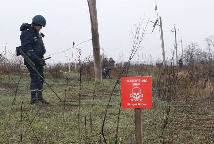В Харькове спасатель подорвался на мине