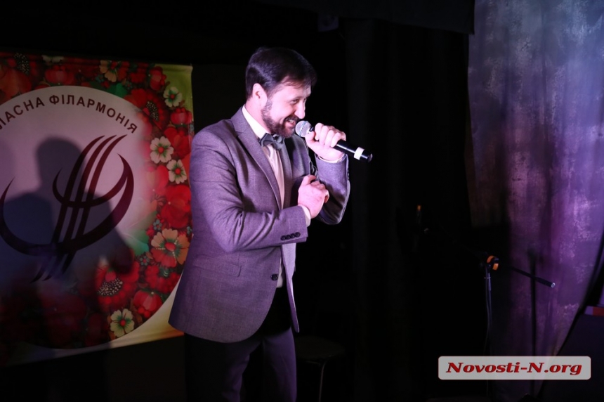Артисти миколаївської філармонії подарували глядачам «Музичну вишиванку» (фоторепортаж)