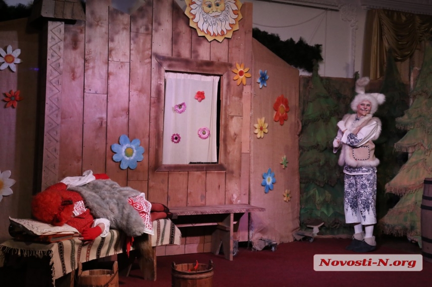 У Миколаївському театрі влаштували День Святого Миколая: чарівником для дітей міг стати кожен (фото, відео)