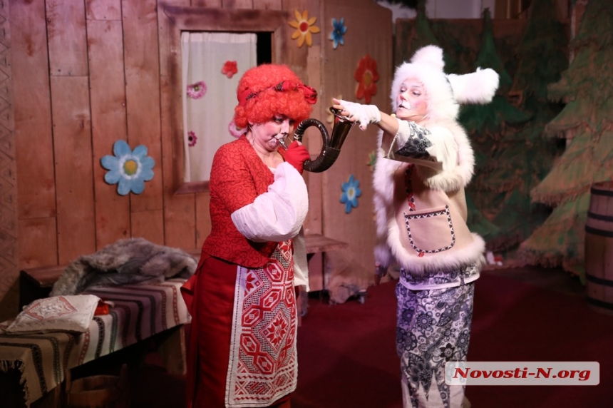 У Миколаївському театрі влаштували День Святого Миколая: чарівником для дітей міг стати кожен (фото, відео)